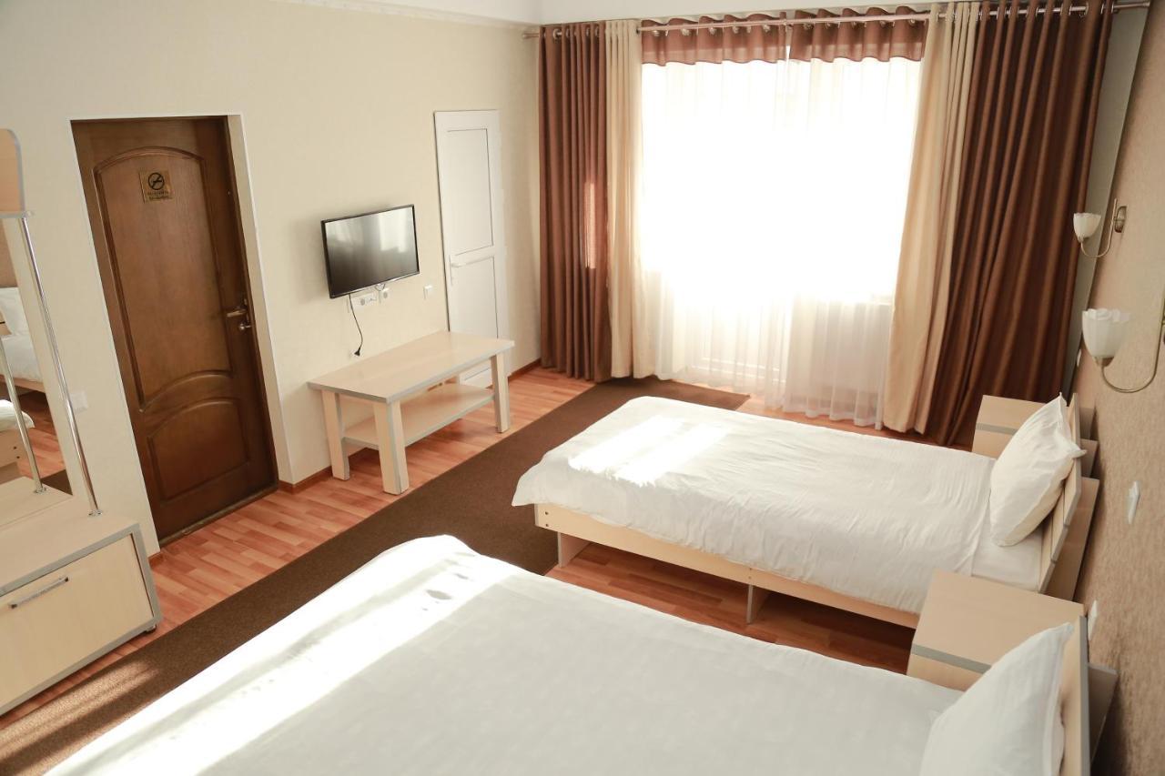 Caravan Hotel Karakol Dış mekan fotoğraf