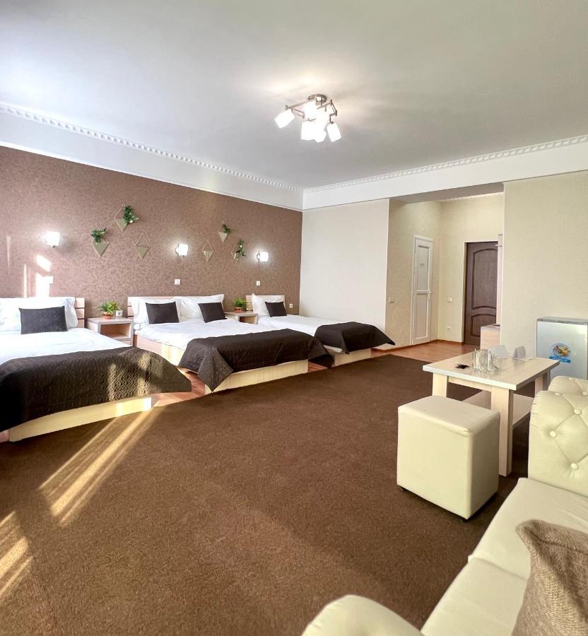 Caravan Hotel Karakol Dış mekan fotoğraf